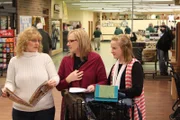 Kelly shopping with her sister Wendy and daughter Mackenzie.