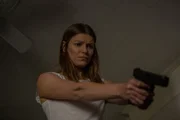 Carrie Hopewell (Ivana Milicevic)