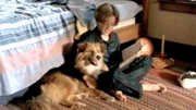 Der Hund und Zack (Jameson Baltes) sind beste Freunde. Eines Tages rennt der Vierbeiner in ein Auto und wird Überfahren. Die Familie beerdigt ihn im Garten. Der kleine Zack ist sehr traurig. Doch am dritten Tag klopft es an die Tür und wer steht davor?Der Hund und Zack (Jameson Baltes) sind beste Freunde. Eines Tages rennt der Vierbeiner in ein Auto und wird öberfahren. Die Familie beerdigt ihn im Garten. Der kleine Zack ist sehr traurig. Doch am dritten Tag klopft es an die TĂĽr und wer steht davor?