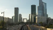 Die "Grande Arche" im Stadtteil "La Défense" ist eine der Megabauten François Mitterrands, mit der der Staatspräsident sich im Stadtbild von Paris verewigen wollte.