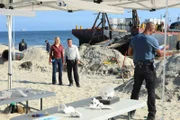 Als bei Pumparbeiten in Florida Skelettstücke an Land gespült werden und sich daraus richtiger Unterwasserfriedhof ergibt, wird das BAU-Team um Morgan (Shemar Moore, l.) und Ashley (Rachel Nichols, l.) dazu gezogen, um Det. Jarrett Foreman (Bruce Nozick, M.) bei den Ermittlungen zu helfen ...
