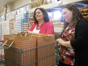 Lisa (L) shopping with her daughter Lakynn