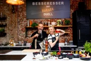 Kräftemessen beim Burger-Duell - Im Bild: Ralf und Zora