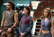 Gemeinsam mit Teyla (Rachel Luttrell, re.) und Ronon (Jason Momoa, li.) erwartet Dr. Weir (Torri Higginson, mi.) die Ankunft der Antiker...