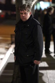 Was führt John Curtis (Mark Hamill) im Schilde?