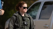 Emily Sexton hat einen Autofahrer im Visier, der in der Dunkelheit angeblich Waschbären beobachtet.