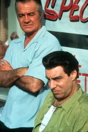 L-R Paulie 'Walnuts' Gualtieri (Tony Sirico), Silvio Dante (Steven Van)