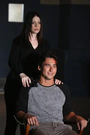 Reids Freundin wurde entführt. Nach und nach kommt das BAU-Team dahinter, dass nicht Bobby Putnam (Jay Hayden, r.) ihr Ex-Freund, sondern dessen Freundin Diane (Michelle Trachtenberg, l.) dafür verantwortlich ist. Ein Wettlauf mit der Zeit beginnt ...