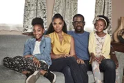 (2. Staffel) - Beth (Susan Kelechi Watson, 2.v.l.) und Randall (Sterling K. Brown, 2.v.r) sind bereits Eltern der bezaubernden Töchter Tess (Eris Baker, l.) und Annie (Faithe Herman, r.), doch sie möchten noch ein Kind adoptieren ...