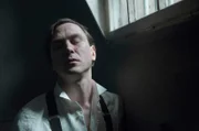 Alfred Nyssen (Lars Eidinger) wurde hinhaftiert.