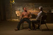 Antony Starr (Lucas Hood), Ben Cross (Mr. Rabbit)