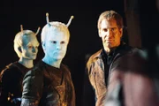 Von seinem alten Freund Shran wird Captain Archer (Scott Bakula, r.) gebeten, den Adorianern zu helfen, einen Streit mit den Vulkaniern um einen strategisch günstig liegenden Planeten zu schlichten ...