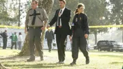 In einer Zeitkapsel aus dem Jahr 1987 wurde der verweste Körper eines jungen Mannes gefunden. Agent Booth (David Boreanaz, Mi.) und Brennan (Emily Deschanel, re.) müssen nun herausfinden, was damals geschah.