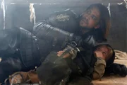 D'Artagnan (Luke Pasqualino, l.); Dauphin (Robby Fisher, r.)