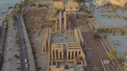 Der Luxor-Tempel am Ostufer des Nils wurde zum großen Teil von Ramses II. errichtet.