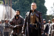 Porthos (Howard Charles, l.); Treville (Hugo Speer, r.)