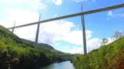 Das Viadukt von Milau ist die größte Schrägseilbrücke weltweit.