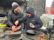 Fleisch gehört nach wie vor für viele zum Lebensgefühl. Und gegrillt wird immer – auch bei schlechtem Wetter. Das ist auch die Devise beim Grillevent im Allgäu.