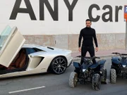 Unternehmer verdient im Internet mit dem An-und Verkauf von Autos Millionen.