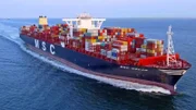 Die Positionierung der Container an Bord geschieht nicht willkürlich: Die schwersten Güter werden tief im Rumpf verstaut, leichtere an Deck.