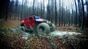 Der Ghe-O Rescue ist widerstandsfähig und geländegängig. Er kann Wasser durchqueren, steile Hänge hinauffahren, Felder durchqueren und über Schnee fahren.