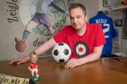 WESTDEUTSCHER RUNDFUNK KÖLN Zeiglers wunderbare Welt des Fußballs Moderator Arnd Zeigler © WDR/Ben Knabe, honorarfrei - Verwendung gemäß der AGB im engen inhaltlichen, redaktionellen Zusammenhang mit genannter WDR-Sendung und bei Nennung "Bild: WDR/Ben Knabe" (S1+). WDR Presse und Information/Bildkommunikation, Köln, Tel: 0221/220 -7132 oder -7133, Fax: -777132, bildredaktion@wdr.de