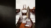 Eine Dritte-Klasse-Kabine für vier Personen auf der RMS Titanic. Illustration aus einer dänischsprachigen Broschüre, die 1911 oder 1912 in Kopenhagen veröffentlicht wurde und für zwei Schiffe der britischen White Star Line, die Olympic und die Titanic, wirbt. Datum: um 1912
