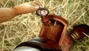 Die Holzgrille Coco (gesprochen von Anke Engelke) ist Pinocchios ständige Begleiterin. Tatsächlich wohnt sie bei ihm in einer kleinen Schublade. Doch das Leben mit Pinocchio ist für sie kein Zuckerschlecken. Während er in ihren Augen nur Unsinn im Kopf hat, hört sie auf ihren Verstand. (Kann auch für Teil 2 und 3 verwendet werden).