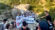 Protest an der Sushitza: Aus dem noch ursprünglichen Fluss soll jetzt Wasser für die Touristenhochburgen an der Küste abgeleitet werden. Und eine ganze Region bangt jetzt um ihr Wasser.