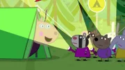 Vorne, v.li.: Madame Gazelle, Zoe Zebra, Danny Dog, Emily Elephant