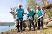 Das Team aus Sachsen-Anhalt muss Baumstämme ziehen.