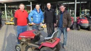 Foto v.li.n.re.: Dominik, Trödelprofi Mauro Corradino, Jürgen und Martin
