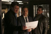 Castle (Nathan Fillion, l.), Kevin Ryan (Seamus Dever, M.) und Javier Esposito (Jon Huertas, r.) müssen einen Mörder finden, der einen religiösen Fanatiker umgebracht hat, der sich sicher war, dass das Jüngste Gericht bevorsteht ...