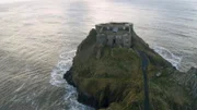 Die Familie Batt teilte sich die walisische Insel St. Catherine’s Island zeitweise mit über einhundert exotischen Tieren, bis neue Gesetze dies verboten.