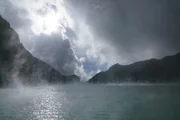 Das "größte Säurefass der Welt" wird der Kratersee des Vulkans Ijen auch genannt.