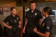 Lucy Chen (Melissa O´Neil) und John Nolan (Nathan Fillion) bekommen Anweisungen von der Ausbilderin Nyla Harper (Mekia Cox).