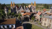 Nach einer fatalen Krebs-Diagnose errichtete Antonio Campana die Stadt Campanópolis in Argentinien, die er fast gänzlich aus recycelten Materialien erbaute.