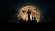 Gruselige Nachtlandschaft mit rotem Vollmond, Friedhof mit Kreuzen, Fledermäusen und Bäumen um Mitternacht, Halloween. Scary dunklen Tapete, Konzept