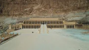 Der Totentempel der Hatschepsut (18. Dynastie) gilt als einer der am besten erhaltenen Tempel in Deir el-Bahari am Westufer des Nils.