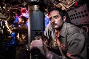 Eine dramatische Nachstellung zeigt Commander John Hollingsworth, der an Bord des amerikanischen U-Boots USS Scamp eine Task Force der kaiserlichen japanischen Marine verfolgt. L-R: Matthew Alan Porter, Casey Martin. (Pacific Fleet II Productions Inc./Sean F. White)