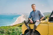 Vor der Küste Portugals entstehen einige der höchsten surfbaren Wellen der Welt. Dirk Steffens erkundet vor Ort in Nazaré das Geheimnis ihrer Entstehung.
