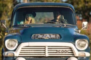 Amy (Amber Marshall, l.); Ty (Graham Wardle, r.)
