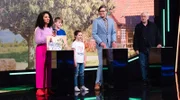 Siham El-Maimouni, Fragekinder Max und Olivia mit Ralph Caspers und Armin Maiwald (r) in DIE GROSSE MAUS SHOW.