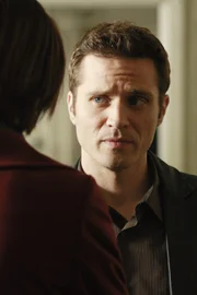 Kate (Stana Katic, l.) und Kevin (Seamus Dever, r.) stoßen bei ihren Ermittlungen auf eine heiße Spur.