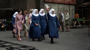 L-R: Valerie Dyer (Jennifer Kirby), Phyllis Crane (Linda Bassett), Sister Frances (Ella Bruccoleri), Sister Julienne (Jenny Agutter) und Sister Monica Joan (Judy Parfitt)