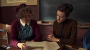 Phyllis Crane (Linda Bassett, l.) und Miss Graham (Emilia Williams, r.)