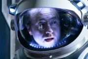 Dr. Zelenka (David Nykl, re.)