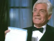 Im Kreise seiner Freunde gibt der Millionär Henry Reynard (Gene Barry) seinen letzten Willen bekannt.