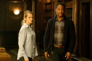 L-R: Diana Bishop (Teresa Palmer), Sean (Tomiwa Edun)