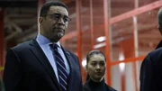 Harold Cooper (Harry Lennix) und Alina Park (Laura Sohn)
